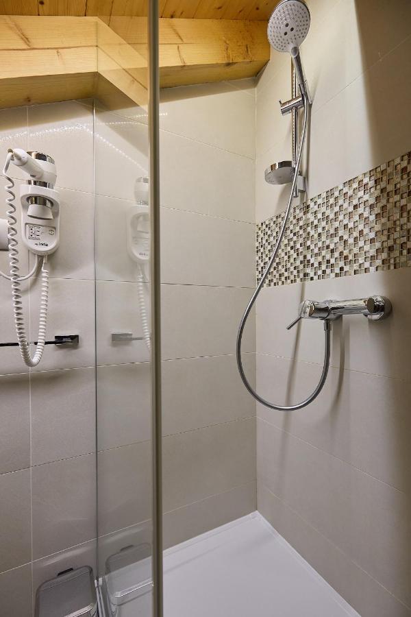 Apartment B17